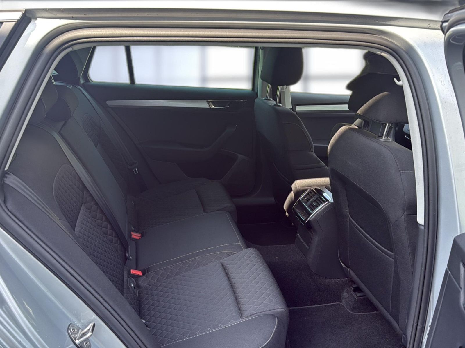 Fahrzeugabbildung SKODA Superb Combi / 1 Hd. unfallfrei