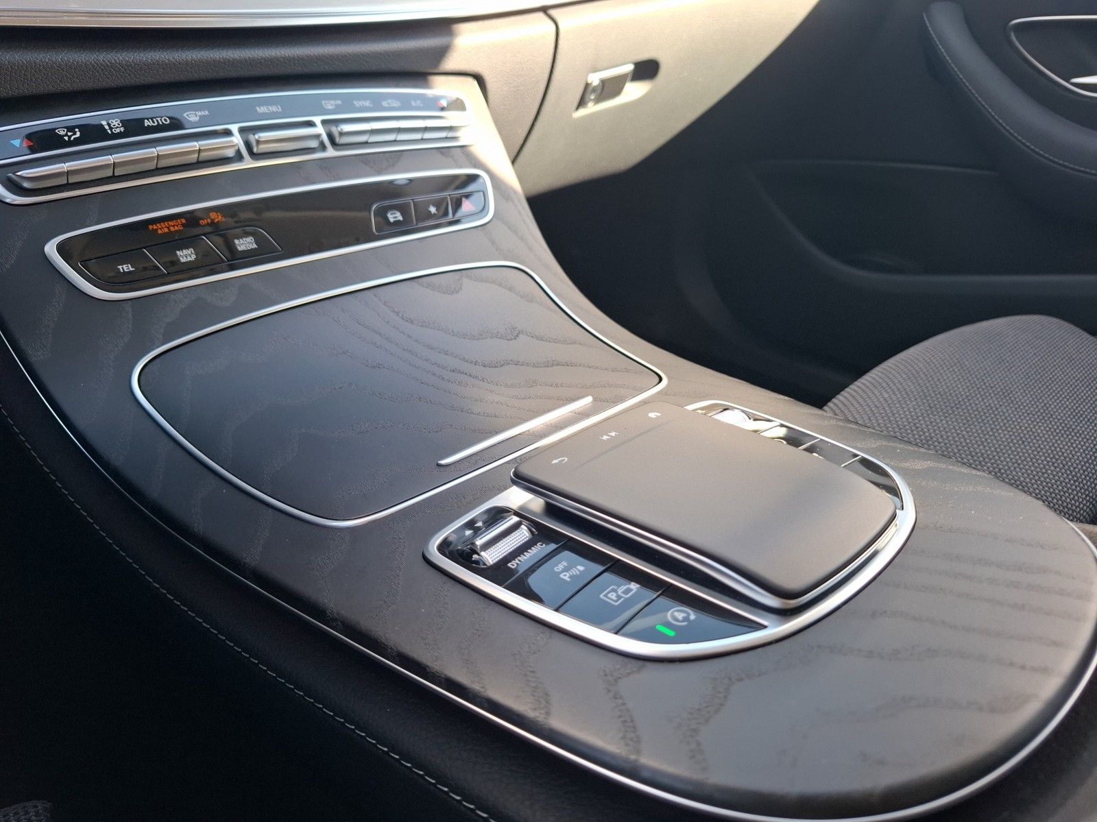 MERCEDES-BENZ E 220 d T Avantgarde AUTOMATIK / LED / AHK / NAV - Image 14