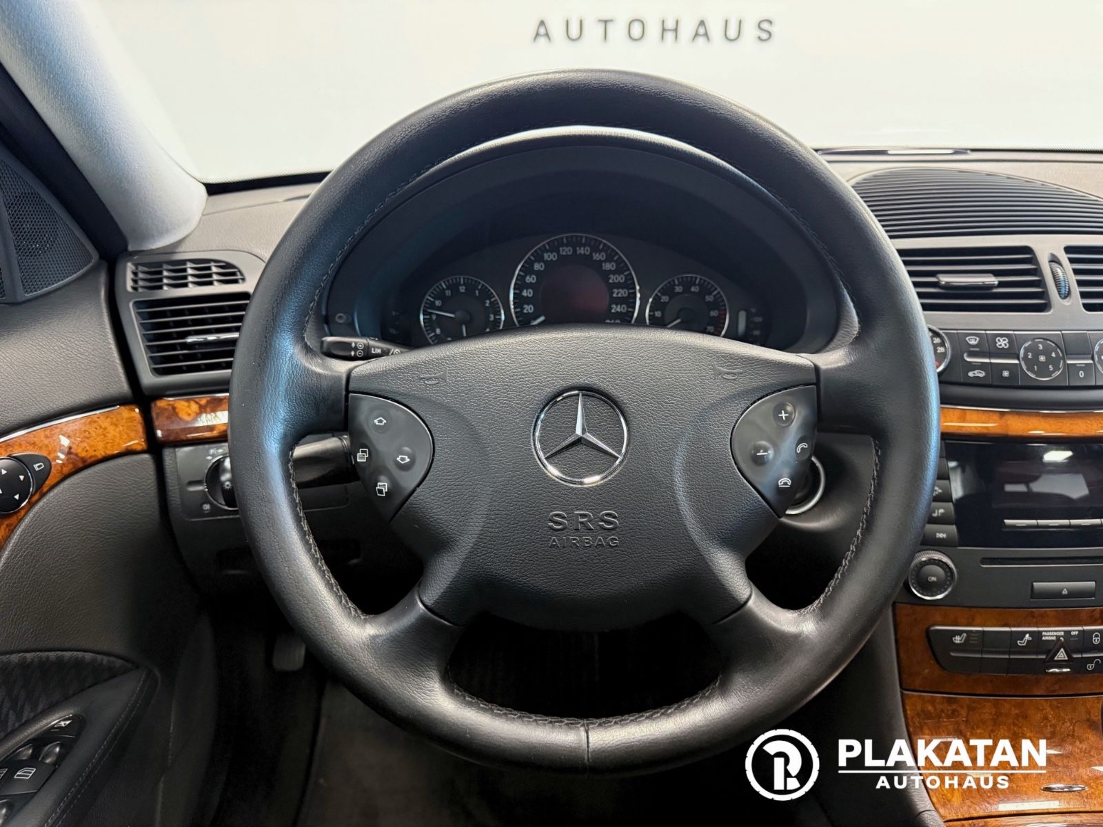Fahrzeugabbildung Mercedes-Benz E 240 ELEGANCE, TÜV Neu, 2 Hand
