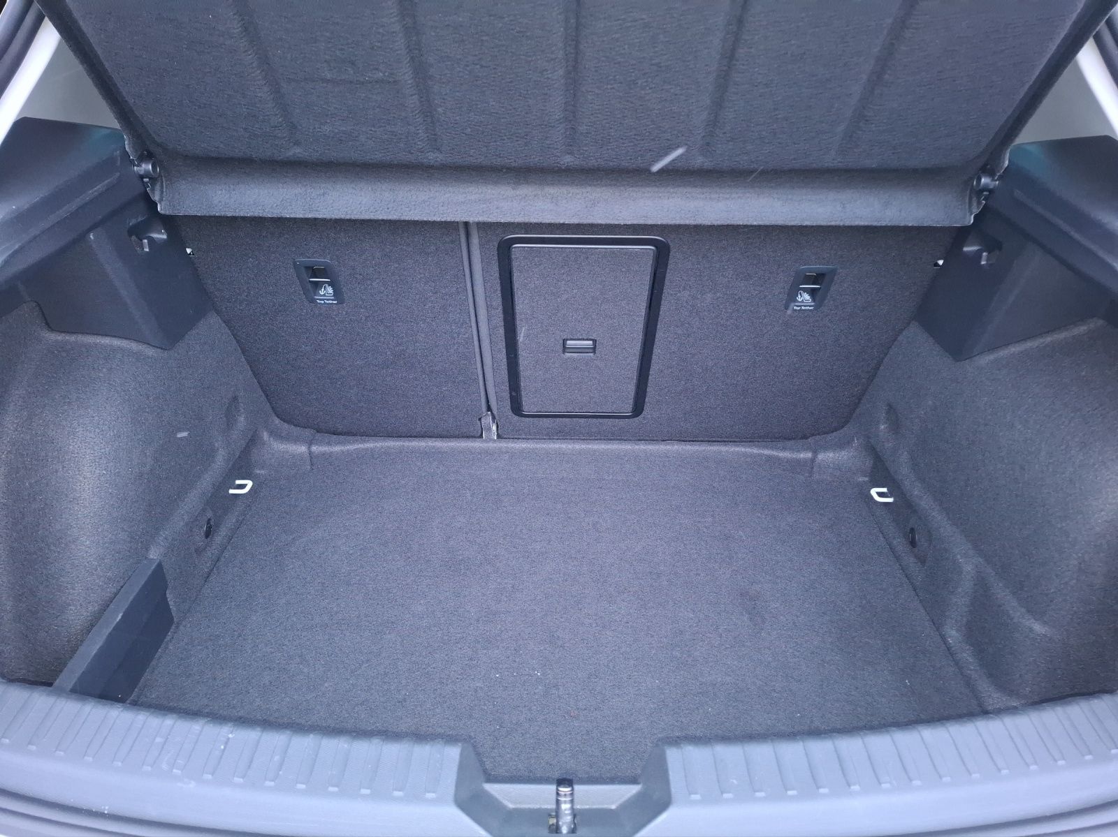 Fahrzeugabbildung SEAT Leon TSI Xcellence DSG LED AHK Navi ACC Park-Aas