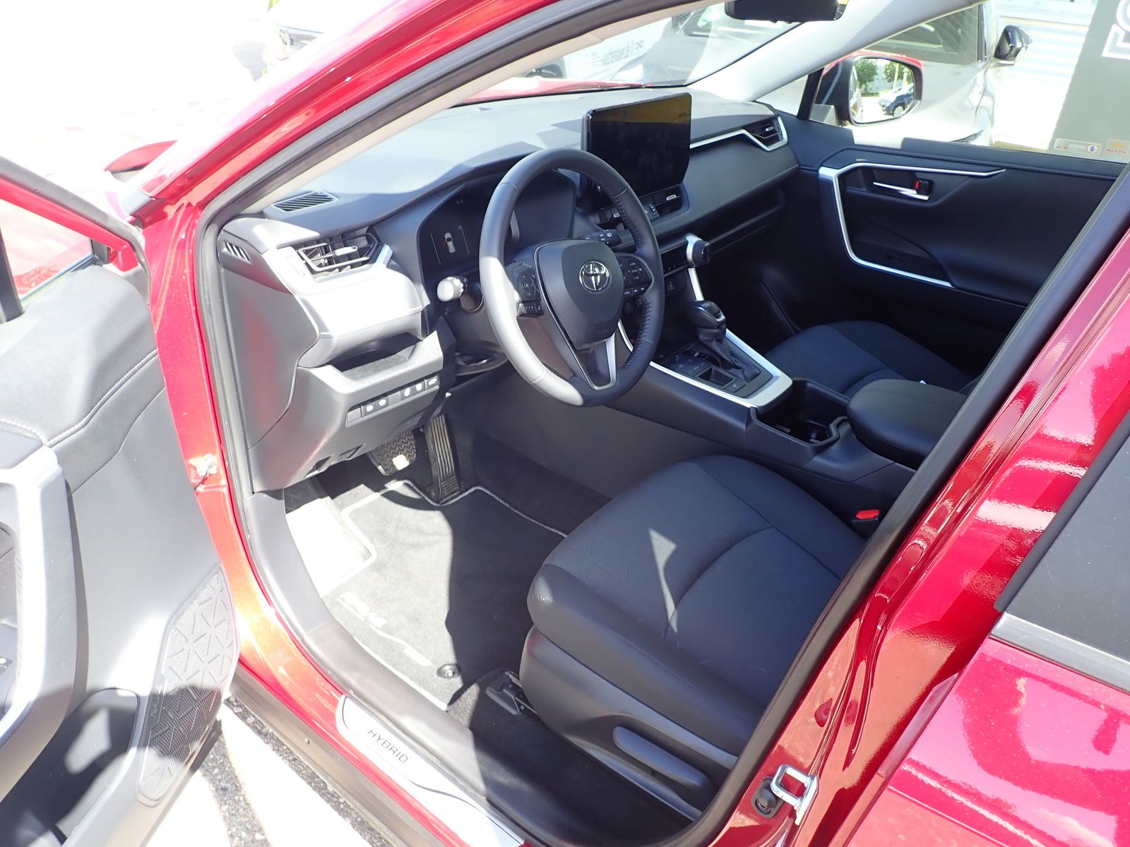 Fahrzeugabbildung Toyota RAV 4 2.5 Hybrid 4x2 Team Deutschland AHK