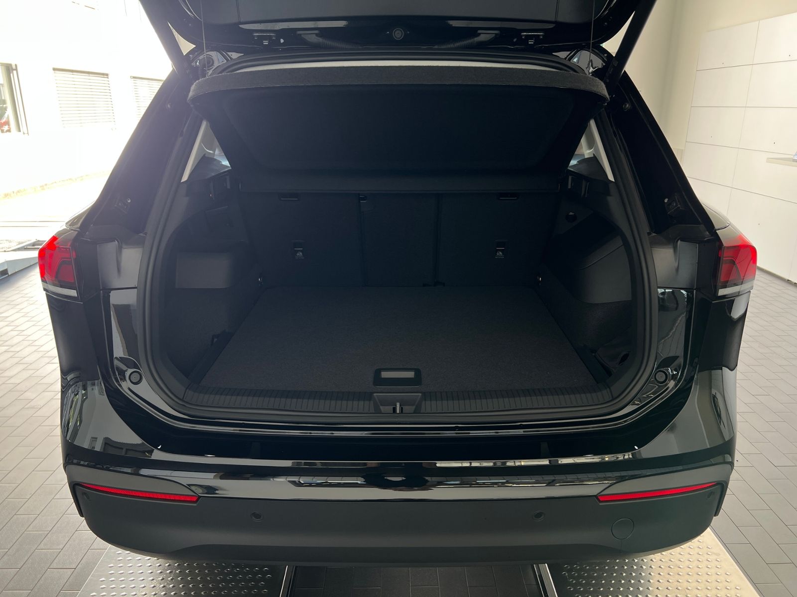 Fahrzeugabbildung Volkswagen Tiguan  ENERGY 2.0 TDI DSG *AHK, Navi, Travel As