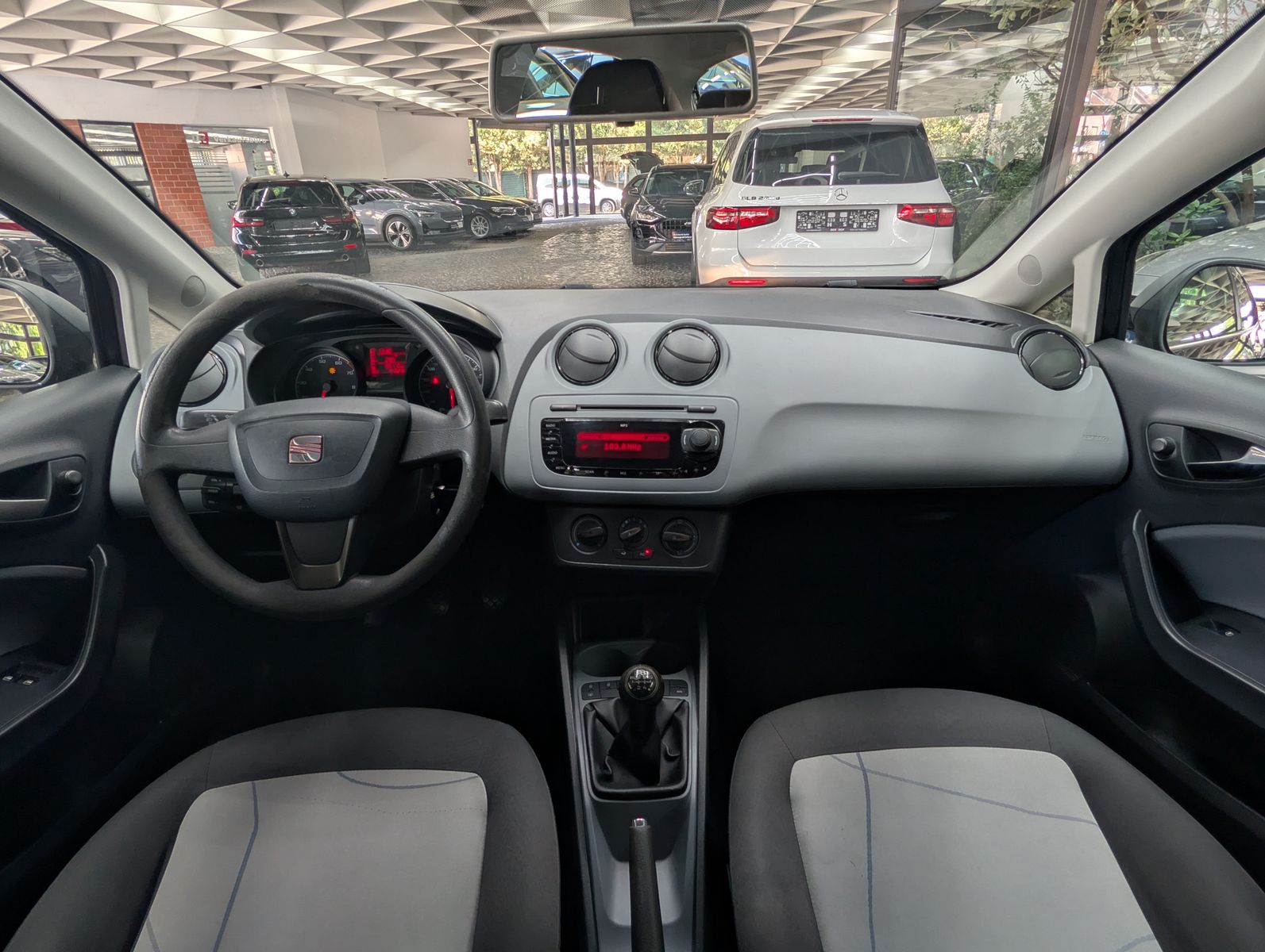Fahrzeugabbildung SEAT Ibiza Reference Limo 1.4 EURO 5 TÜV KLIMA AUX