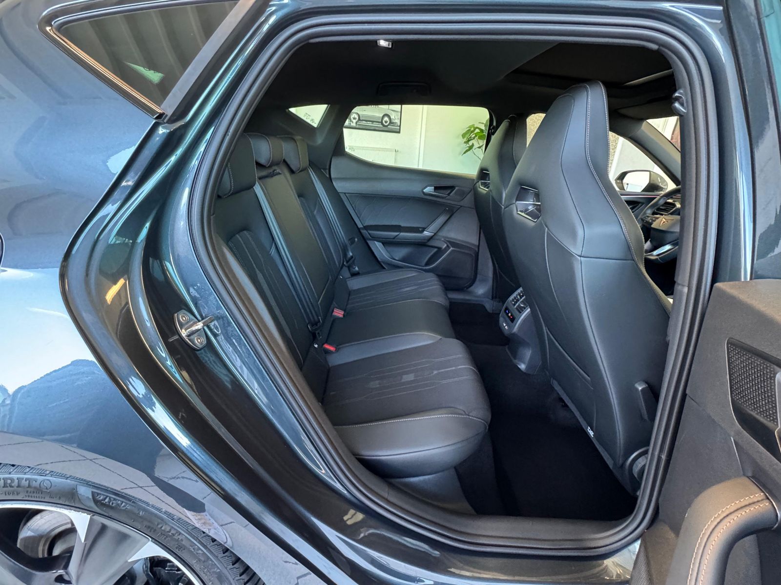 Fahrzeugabbildung CUPRA Leon VZ 2.0 TSI Pano Assist-XL Matrix Full-Link
