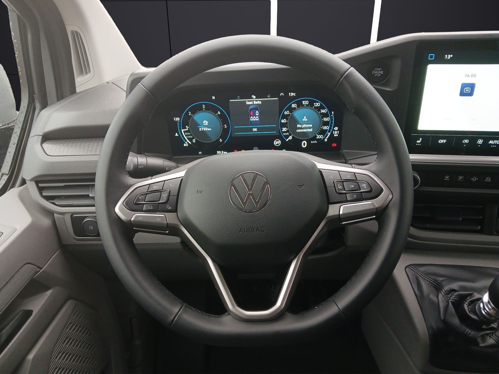 Fahrzeugabbildung Volkswagen T7 Transporter TDI Kasten Plus LR Kabine 5-Si RF