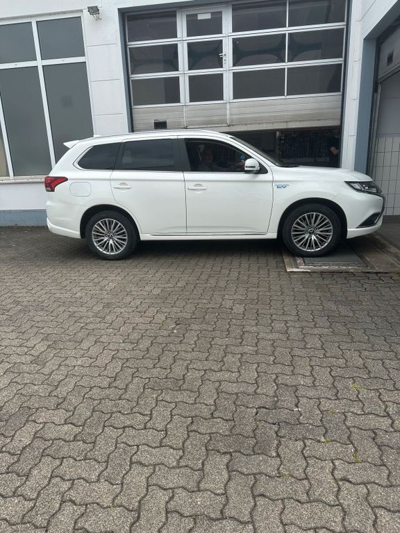 Image of Mitsubishi Outlander