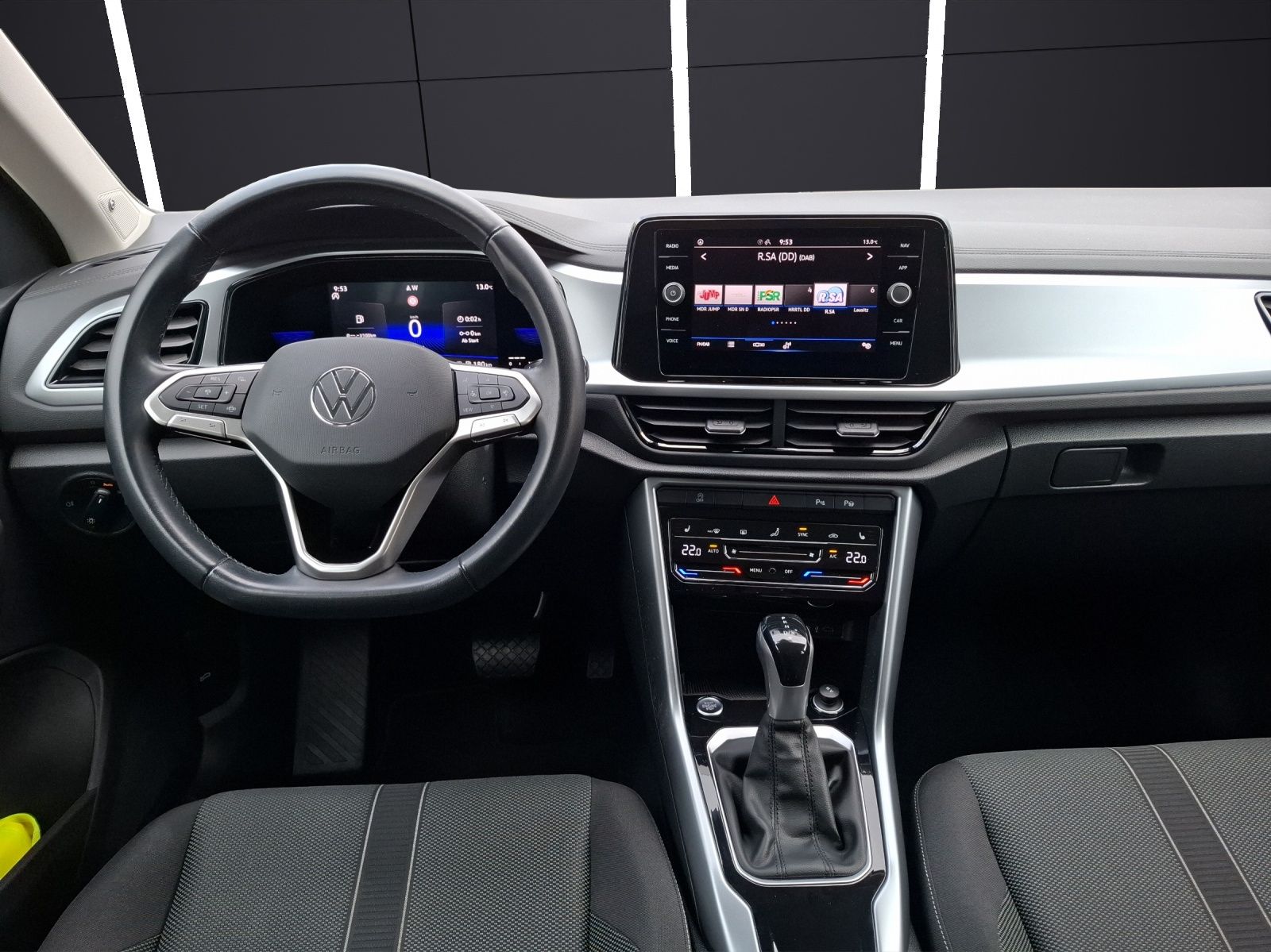 Fahrzeugabbildung Volkswagen T-Roc TSI Life  DSG LED Navi AID ACC RFK SH