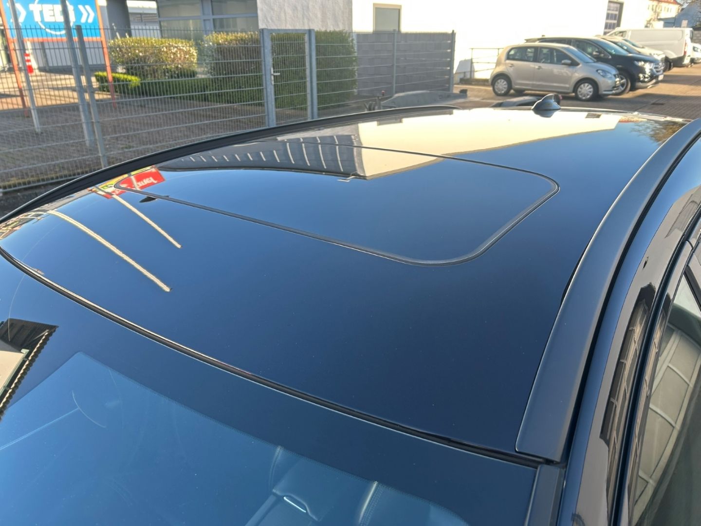 Fahrzeugabbildung Volvo V60 D3 Linje Svart Pano Leder digital SHZ H&R Ka