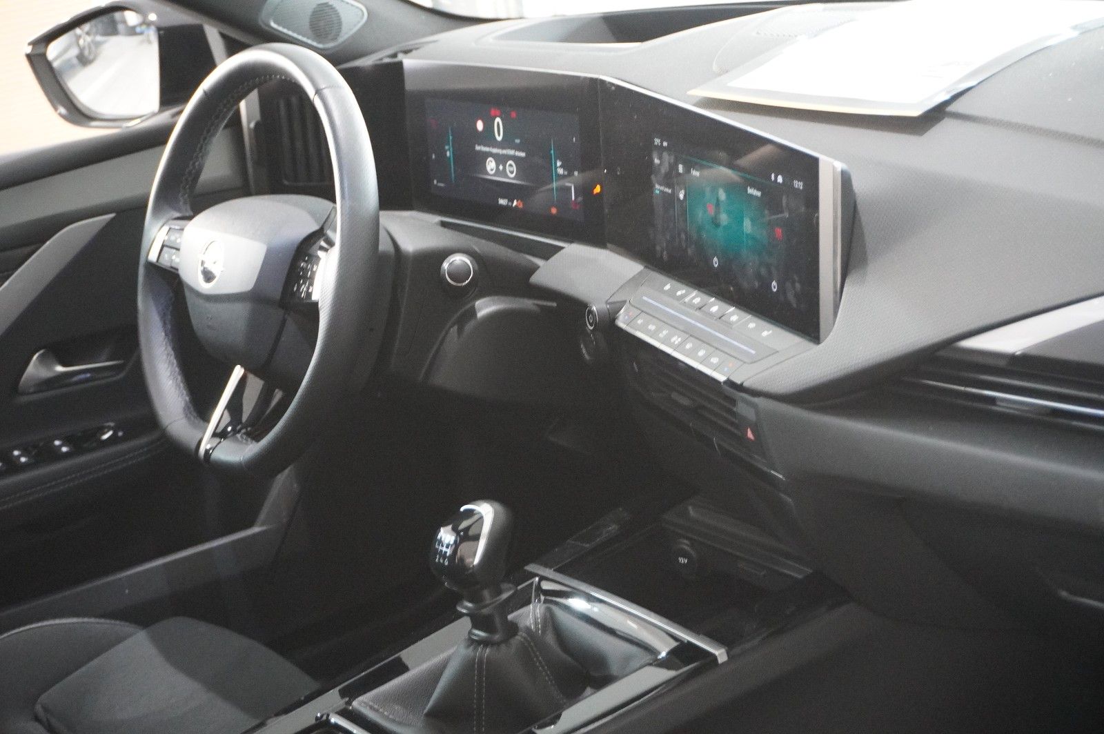 Fahrzeugabbildung Opel Astra L ST 1.2T GS SPORT NAVI/LED/360°/PANO/HUD