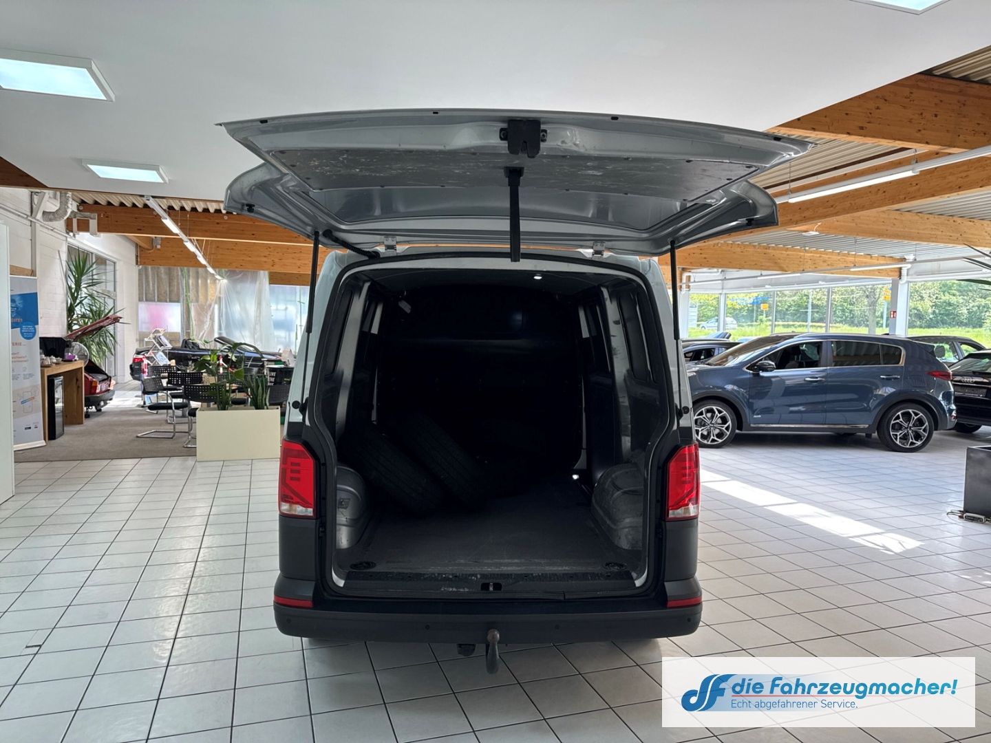 Fahrzeugabbildung Volkswagen Transporter T6.1 Kasten AHK DAB 2x Schiebetür 15
