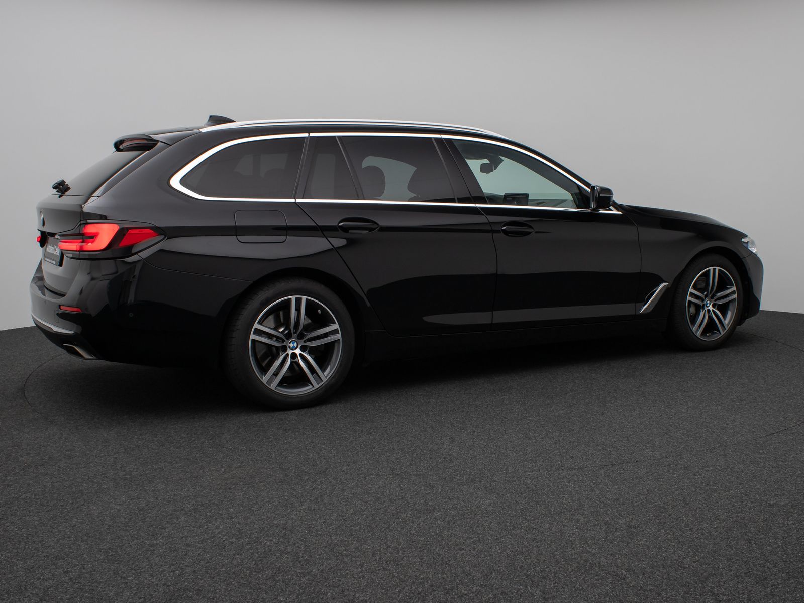 Fahrzeugabbildung BMW 530d xD  Luxury Line Kamera DAB H/K Lenkrhzg AHK