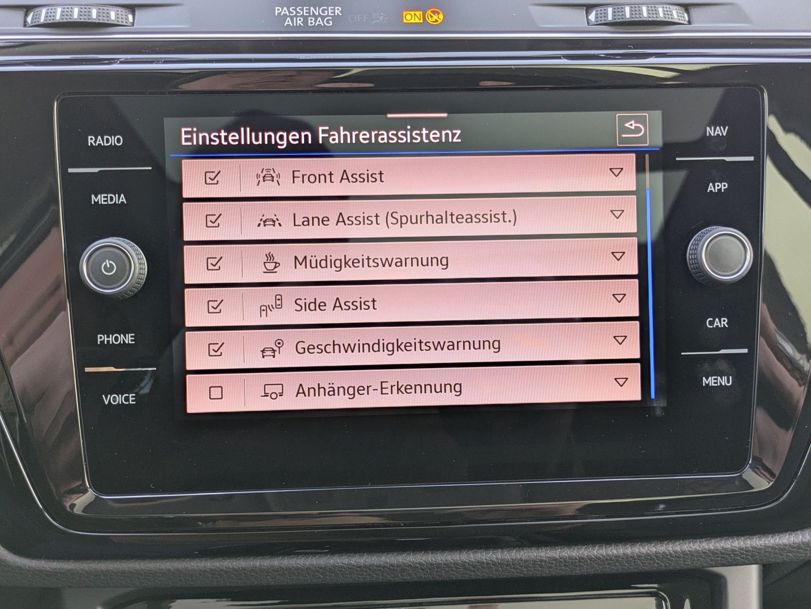 Fahrzeugabbildung Volkswagen Touran 2.0 DSG R-Line High. Pano 7-Si IQ.Dri AHK