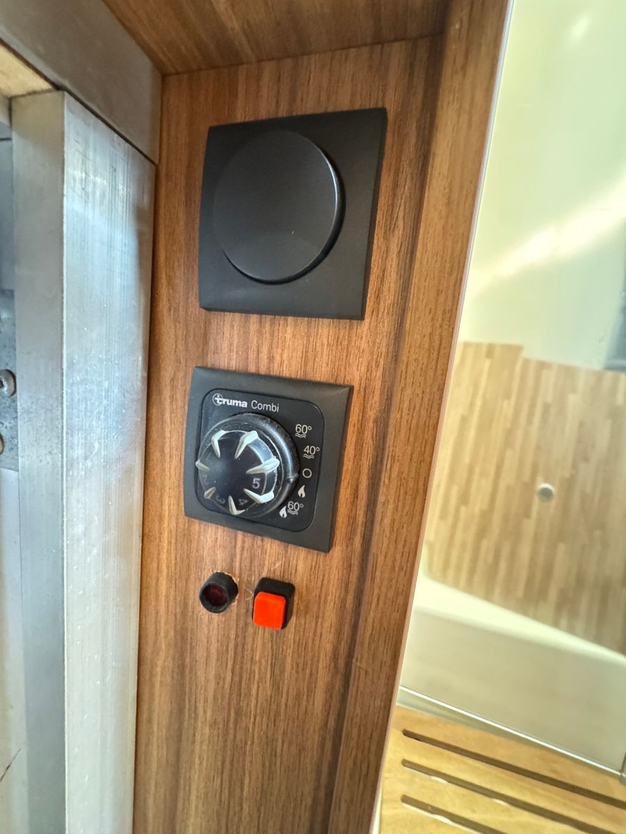 Fahrzeugabbildung Carado T 334 FIAT DUCATO AUTOMATIK SOLAR TV SAT AHK CAM