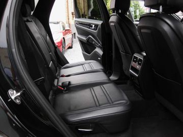 Porsche Cayenne - 9