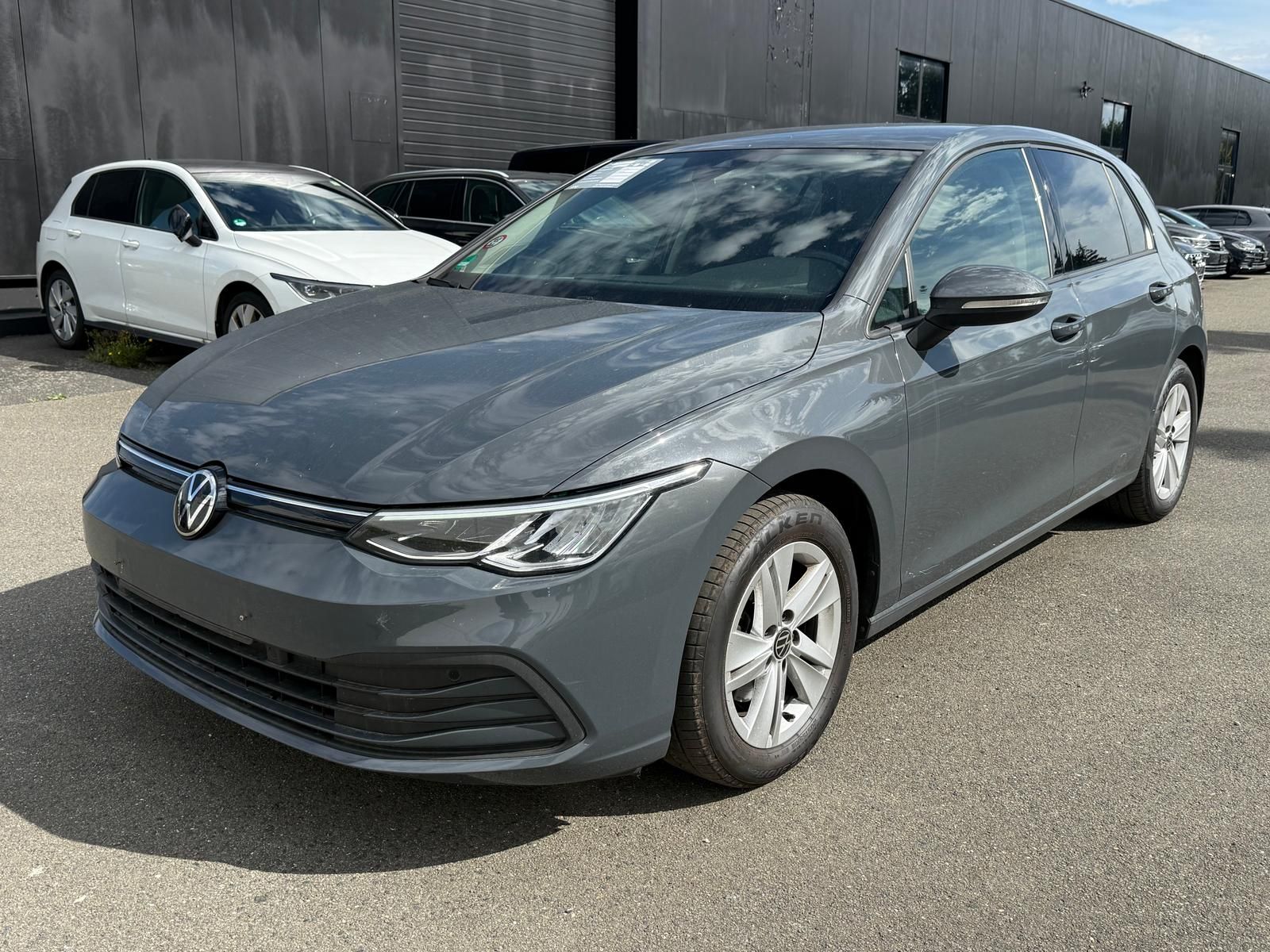 Volkswagen Golf - 1