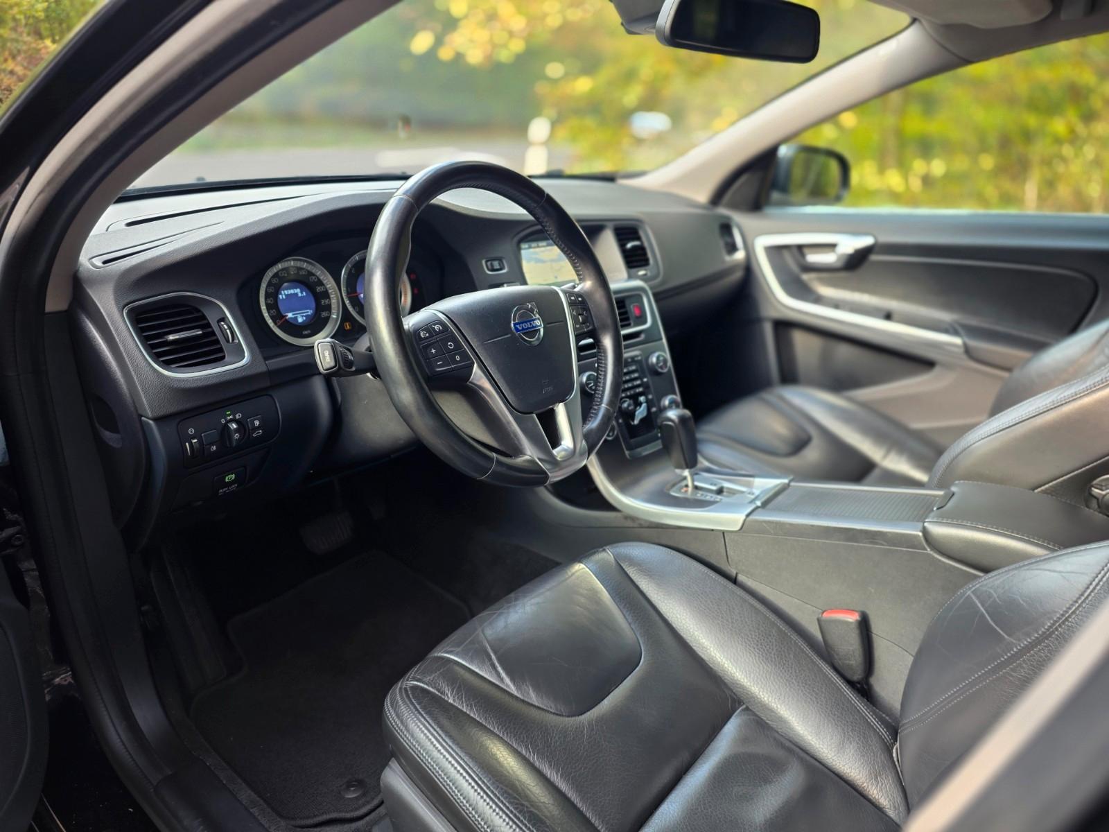 Volvo V60 2011 — photo 12