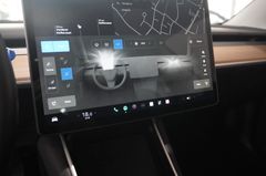 Fahrzeugabbildung Tesla Model 3 Standard Range Plus NAVI/KAMERA/SH/PANO