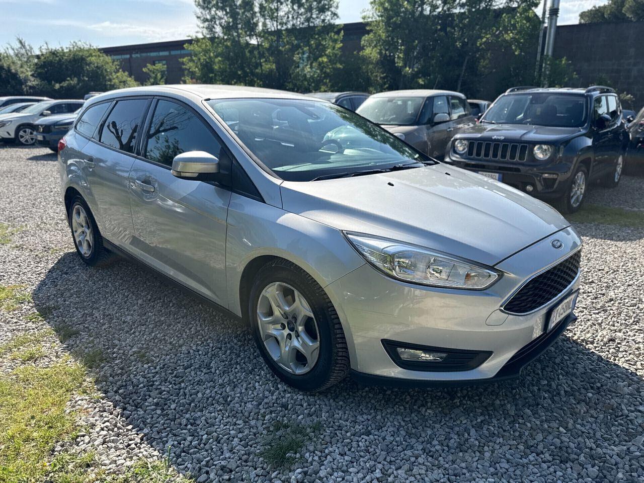 Ford Focus 2015 — interior