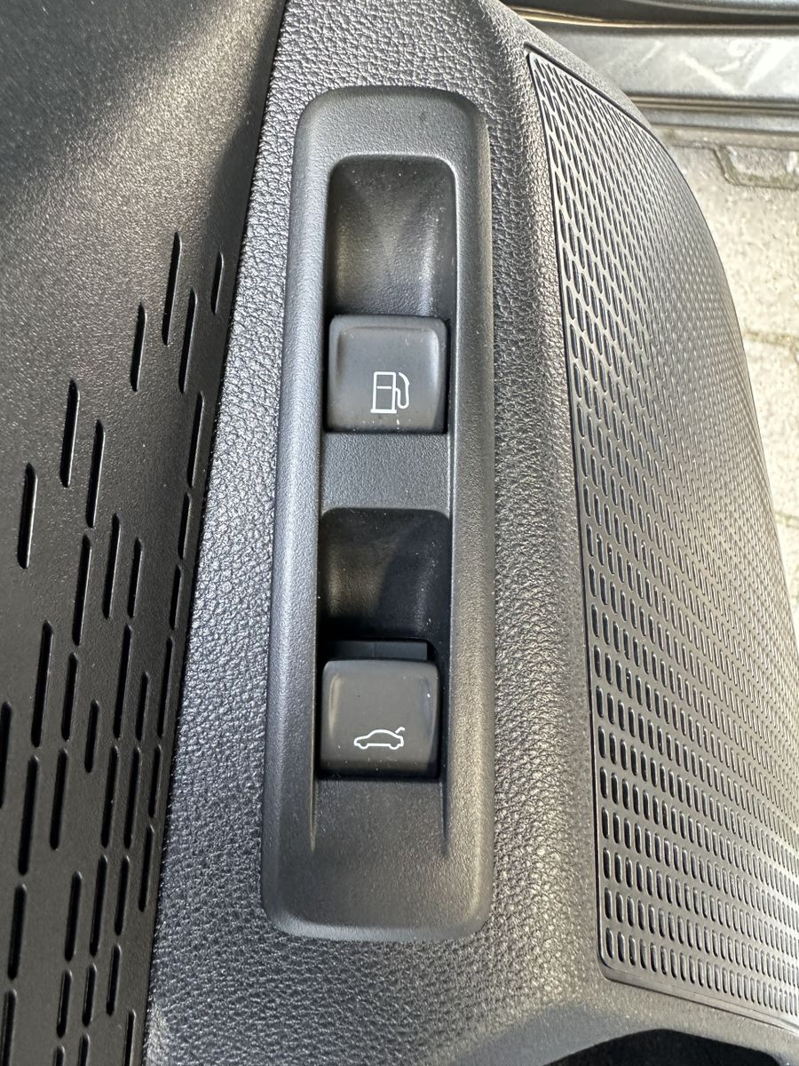 Fahrzeugabbildung SKODA Octavia Combi 1.4 TSI iV RS DSG NAV+LED+KAM+18ZO