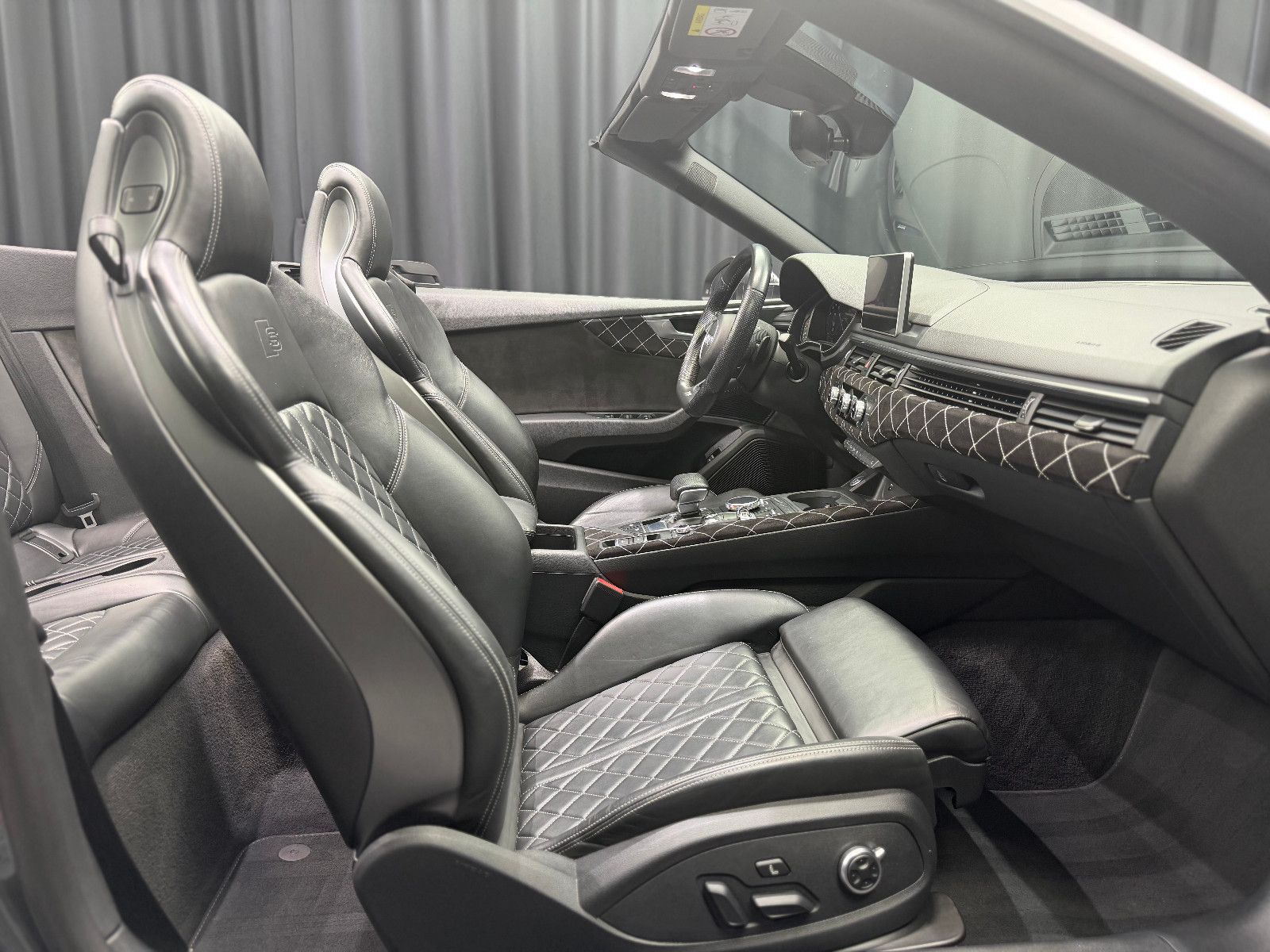 Fahrzeugabbildung Audi A5 Cabriolet S-LineB&O|MASSAGE|RS-SITZE|360°