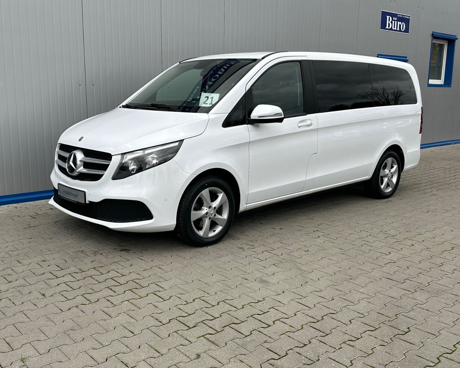 MERCEDES-BENZ V220 d LANG 9G MBUX KAMERA AHK 7-SITZER