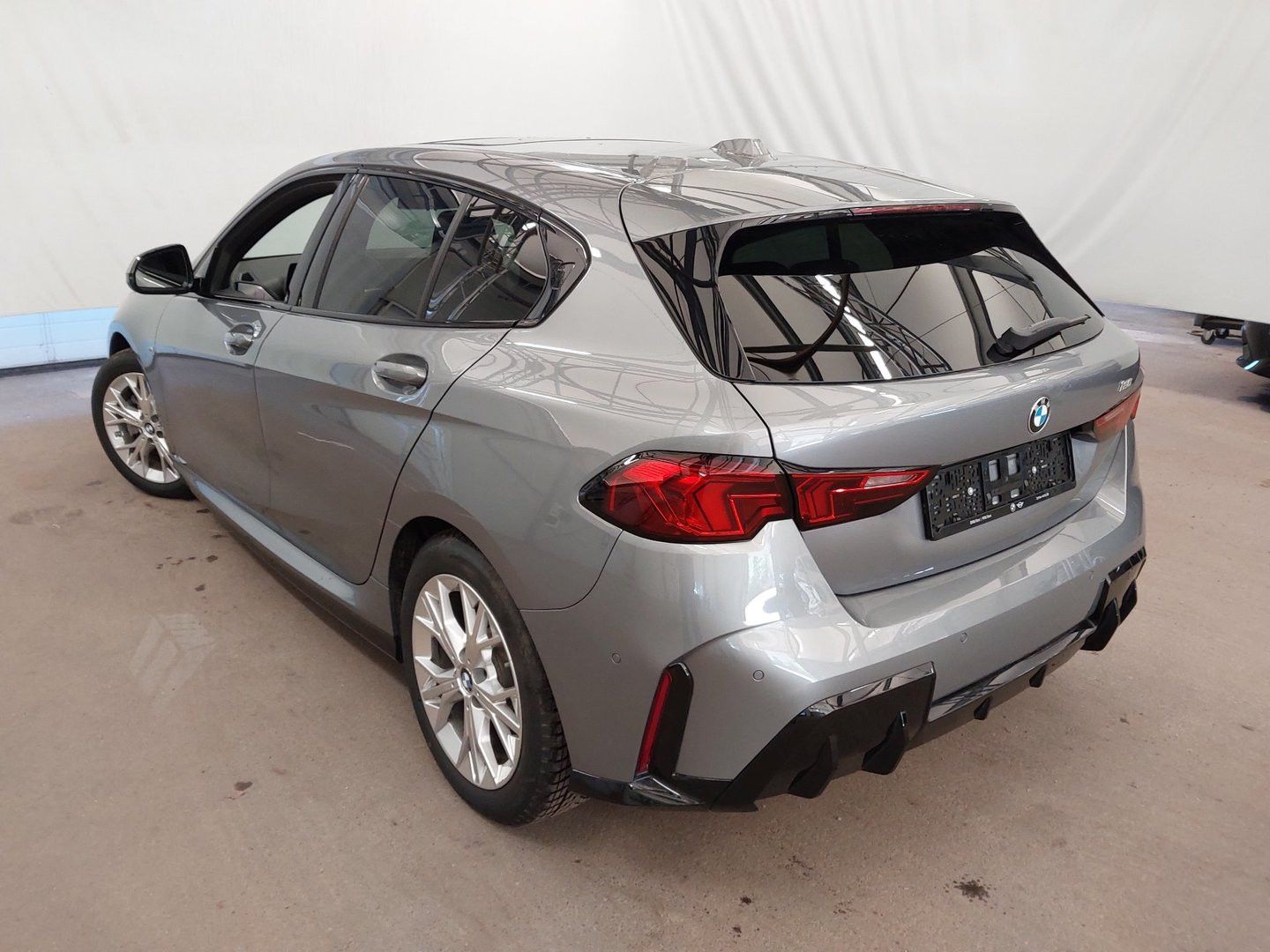 Fahrzeugabbildung BMW 120i M Sport Panorama Alcantara AHK Kamera DSC