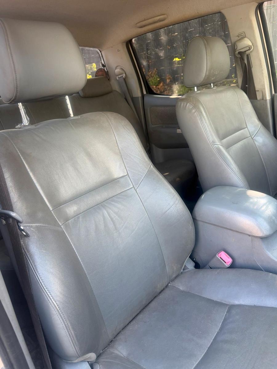 Toyota Hilux 2011 — photo 11