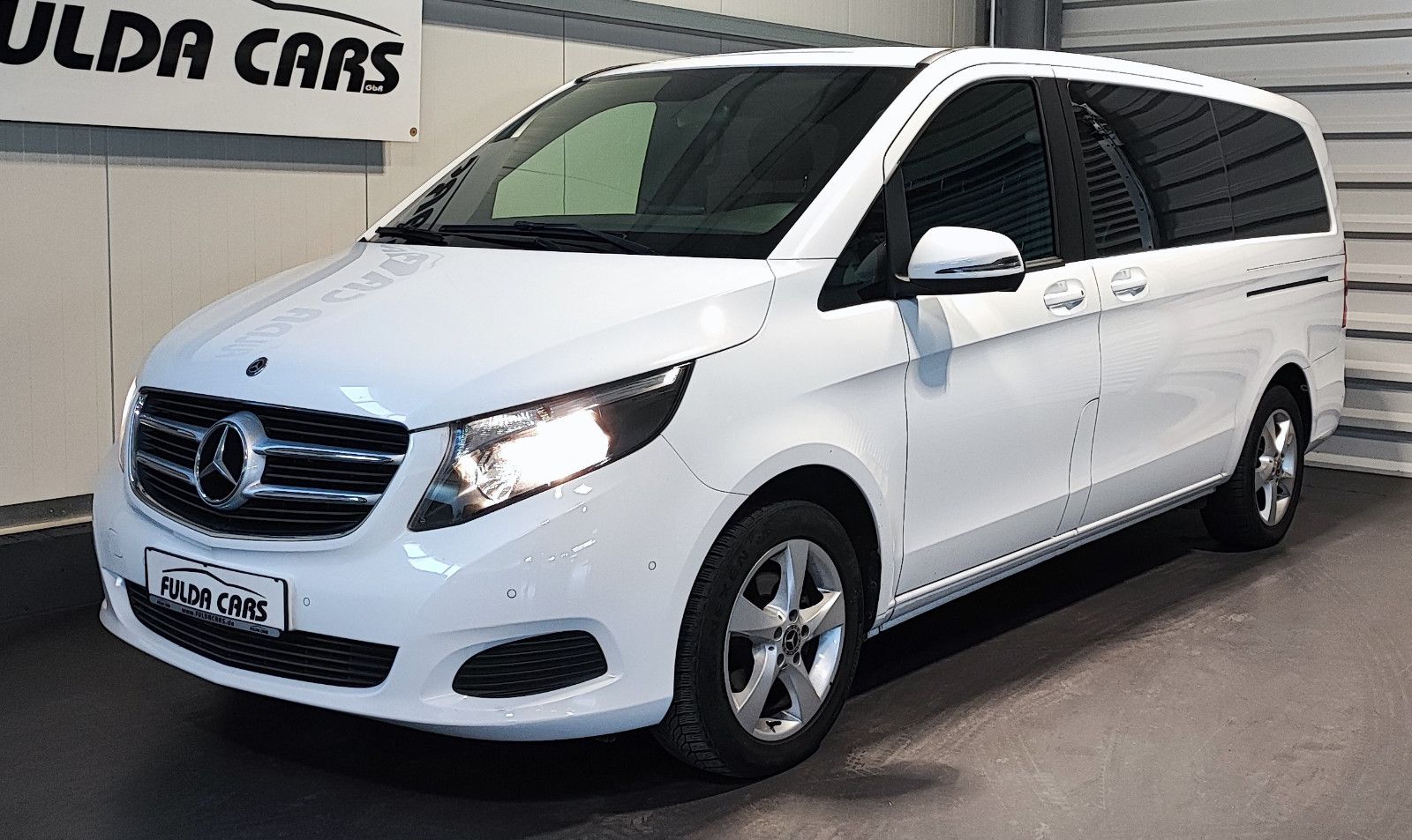 Mercedes V 220 - 1