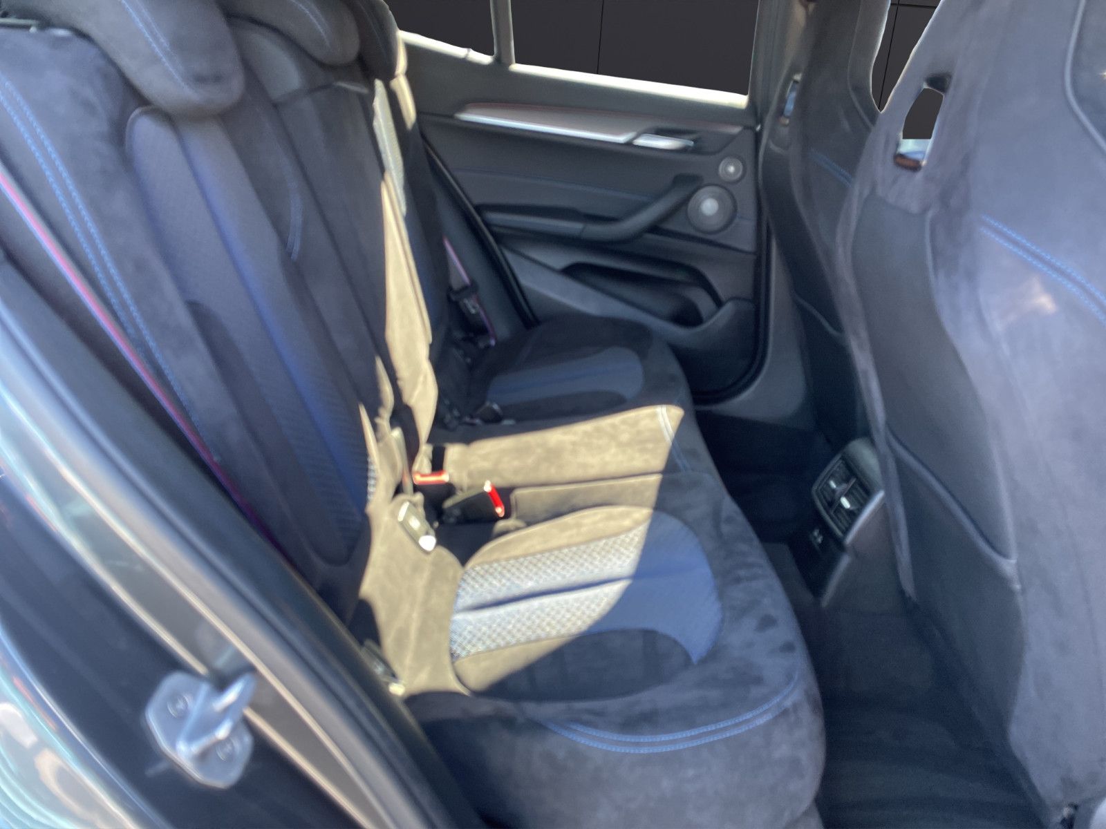 Fahrzeugabbildung BMW X2 M35i xDrive *Automatik*Allrad*Head-up*H&K*