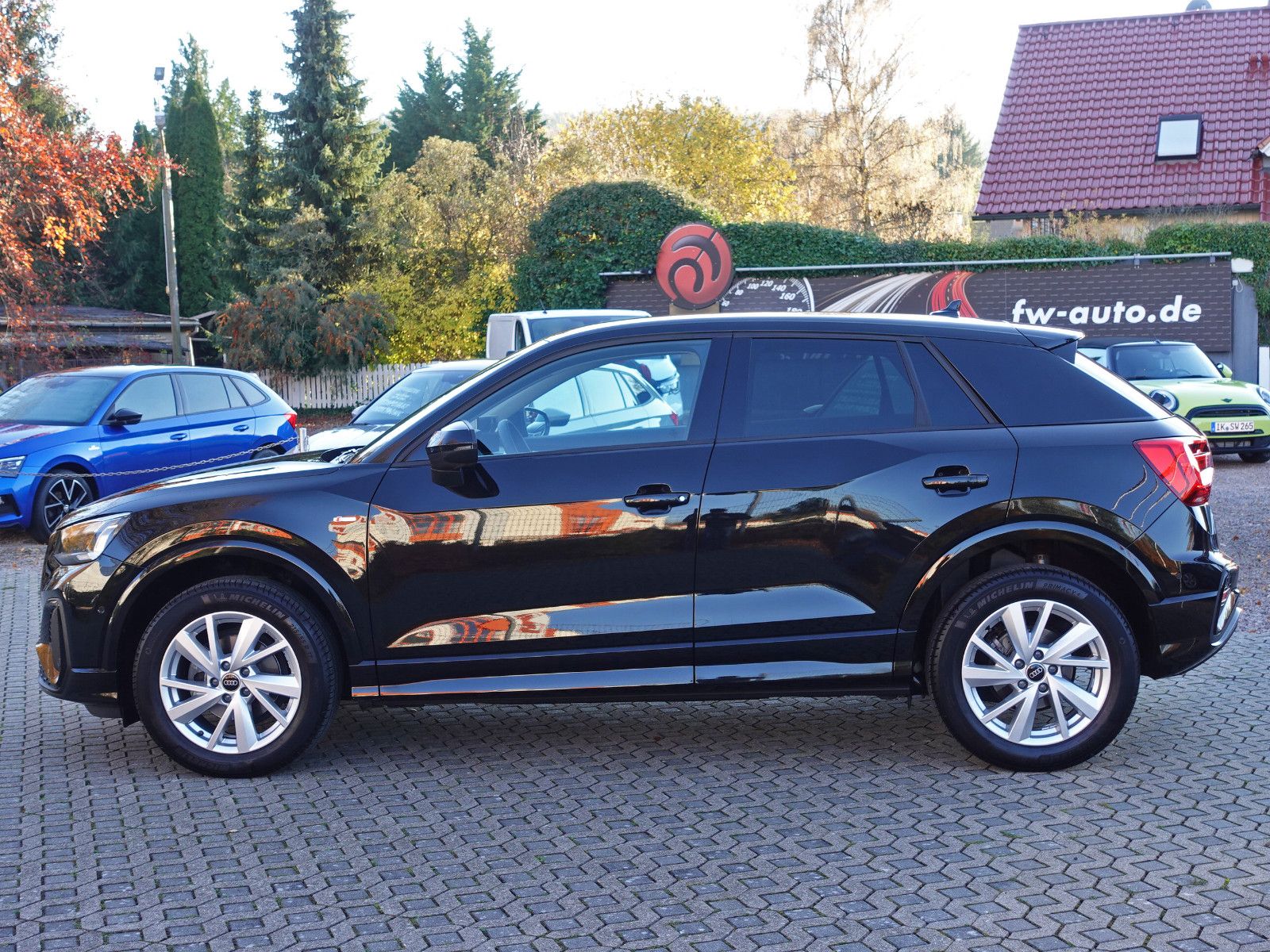 Fahrzeugabbildung Audi Q2 35 TFSI S line Matrix HiFi Kamera AHK ...