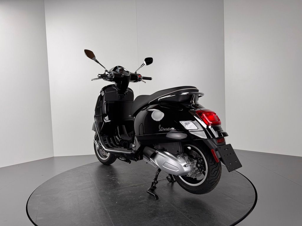 Fahrzeugabbildung Vespa GTS 300 SUPER RST E5 *REMUS-ABGASANLAGE