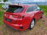 Kia Ceed Sportswagon 1.6 CRDI Navi|Winter|Klimaaut.| - rote Kia cee'd Sportswagon