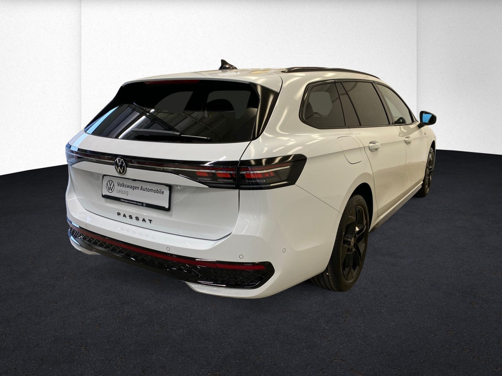 Volkswagen Passat 1.5 eHybrid R-Line Black Style IQ AHK DCC foto 2