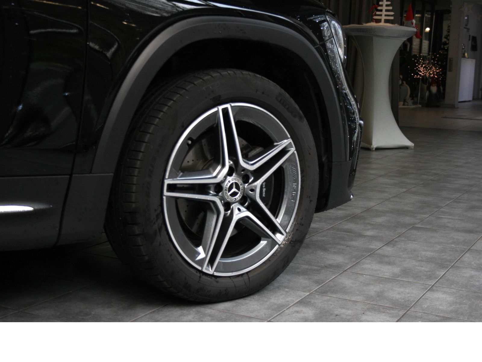 Fahrzeugabbildung Mercedes-Benz GLB 180 AMG Line Plus *Panorama-Dach*Totwinkel*