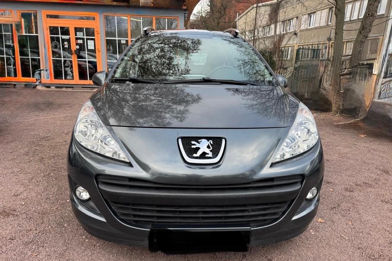 Peugeot 207 2011 — rear view
