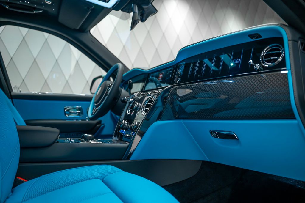Cullinan BLACK BADGE 2027 BLACK/ TIFFANY 4 SEATS - Bild 16