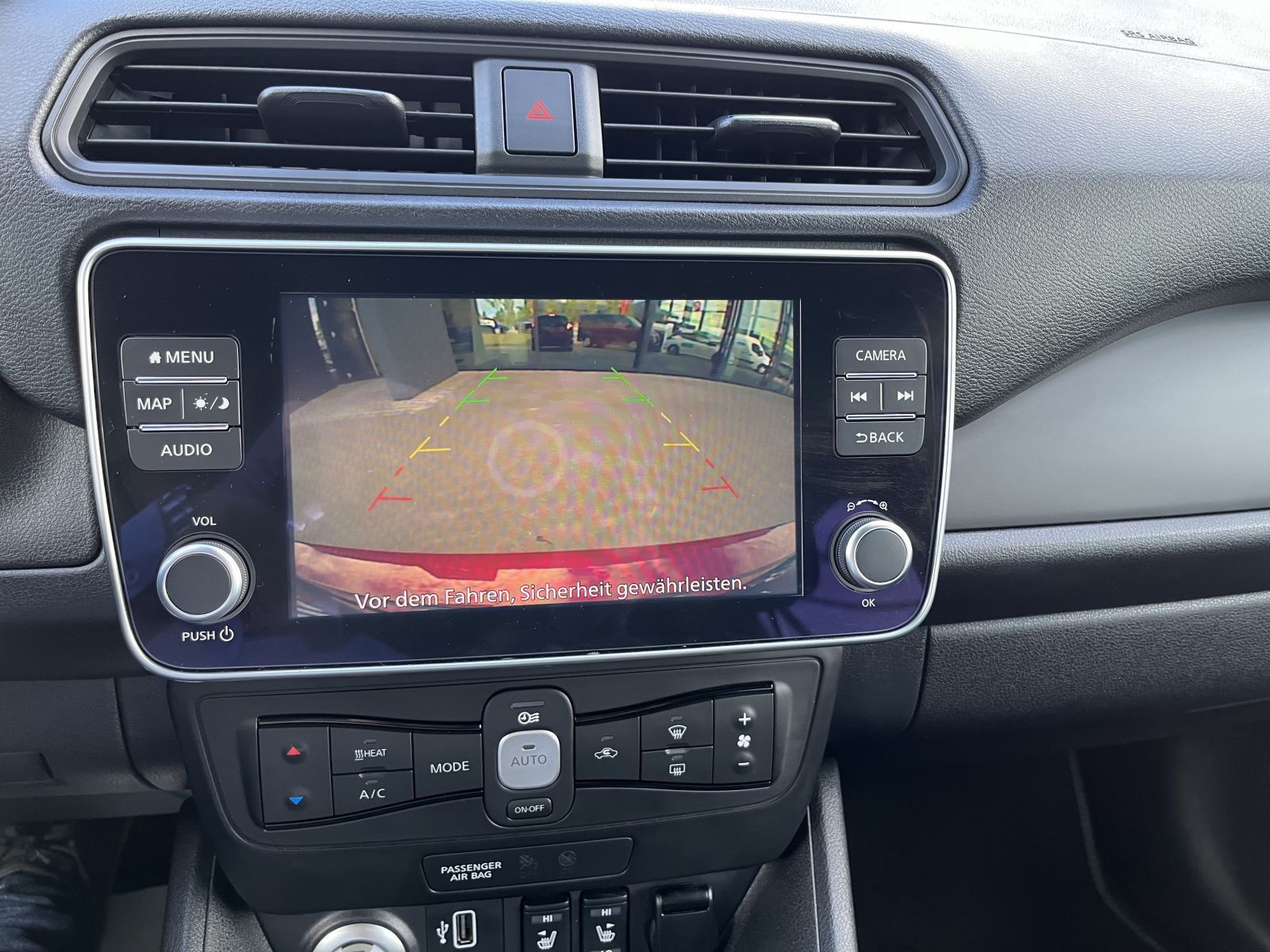 Fahrzeugabbildung Nissan Leaf 40KW/h - Acenta - 360°Kamera; SOH95%