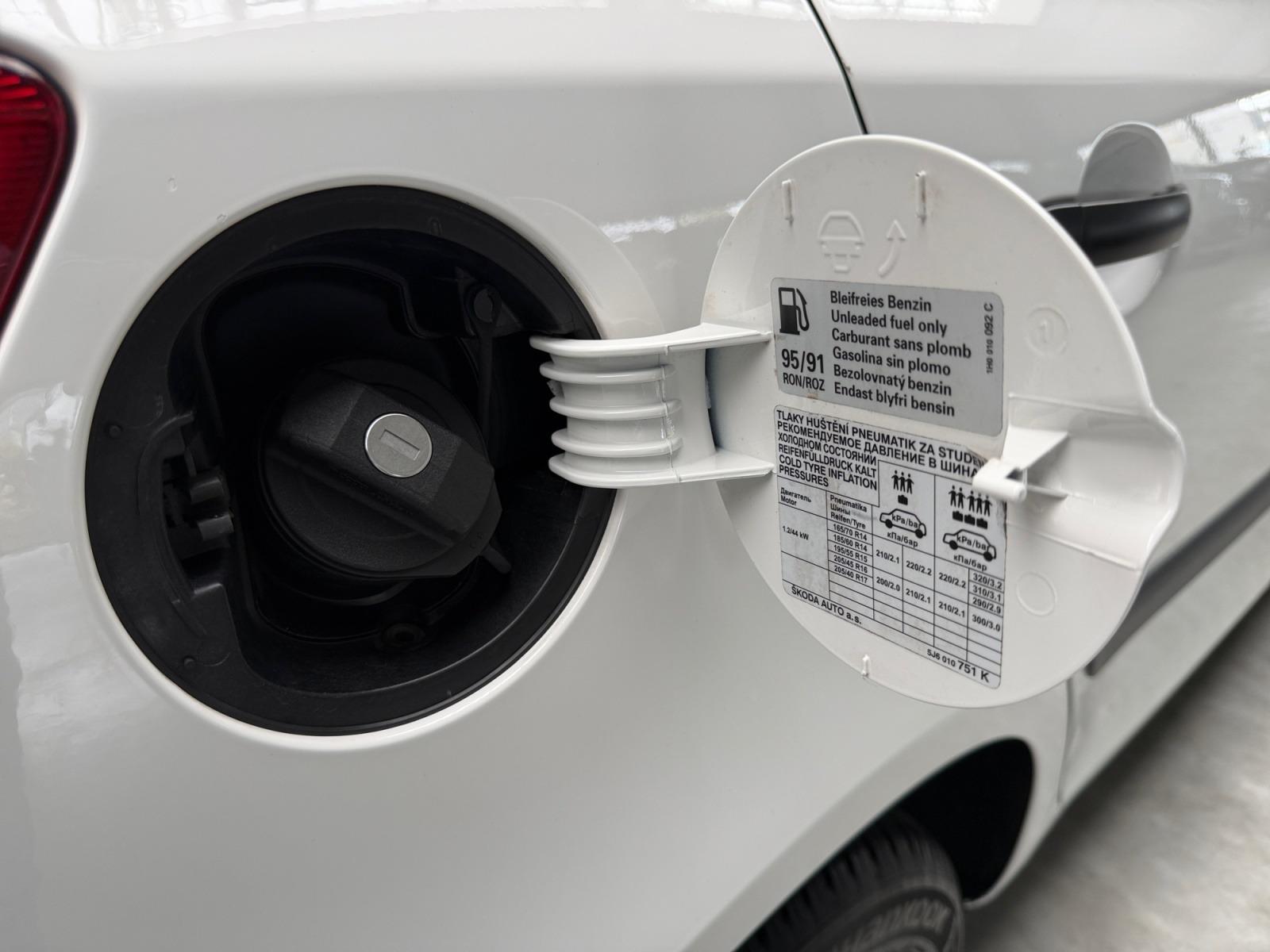 Skoda FABIA ACTIVE KLIMAANLAGE+ALLWETTERBEREIFUNG+TÜV+