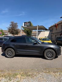 Porsche Macan - 2