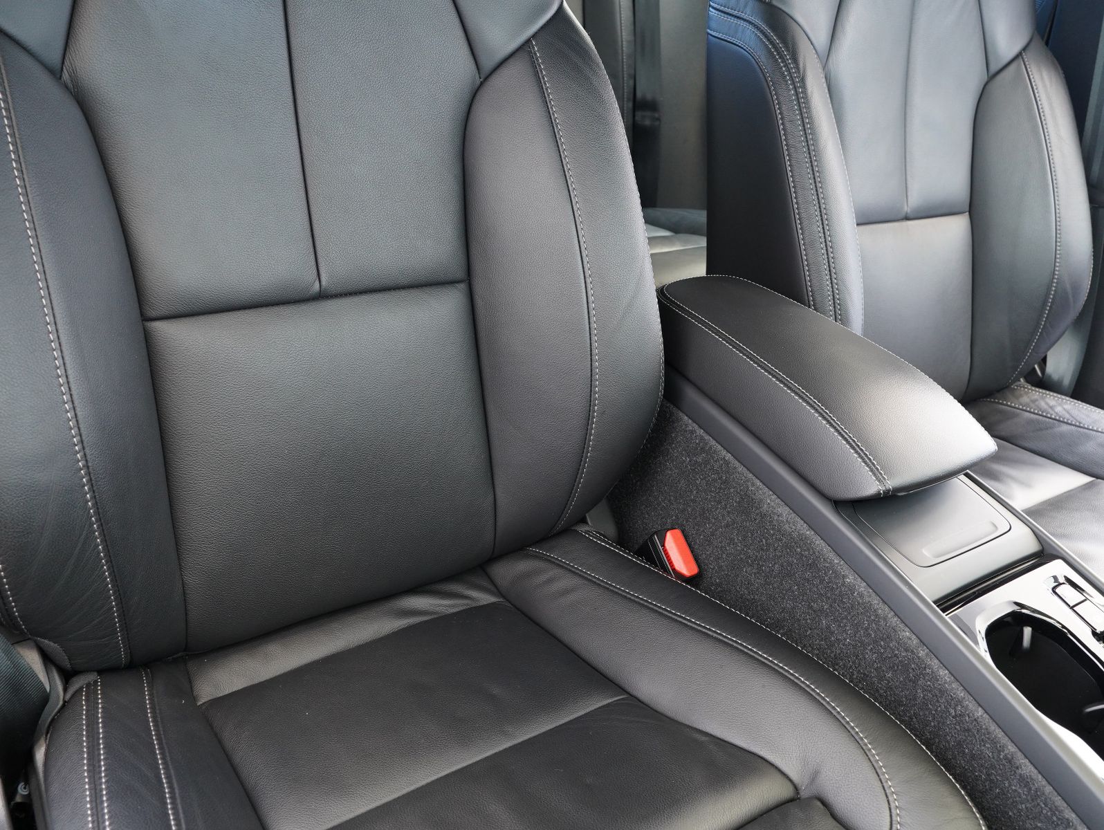 Fahrzeugabbildung Volvo XC40 B4 B R Design LED/NAVI/ACC/LEDER/360°