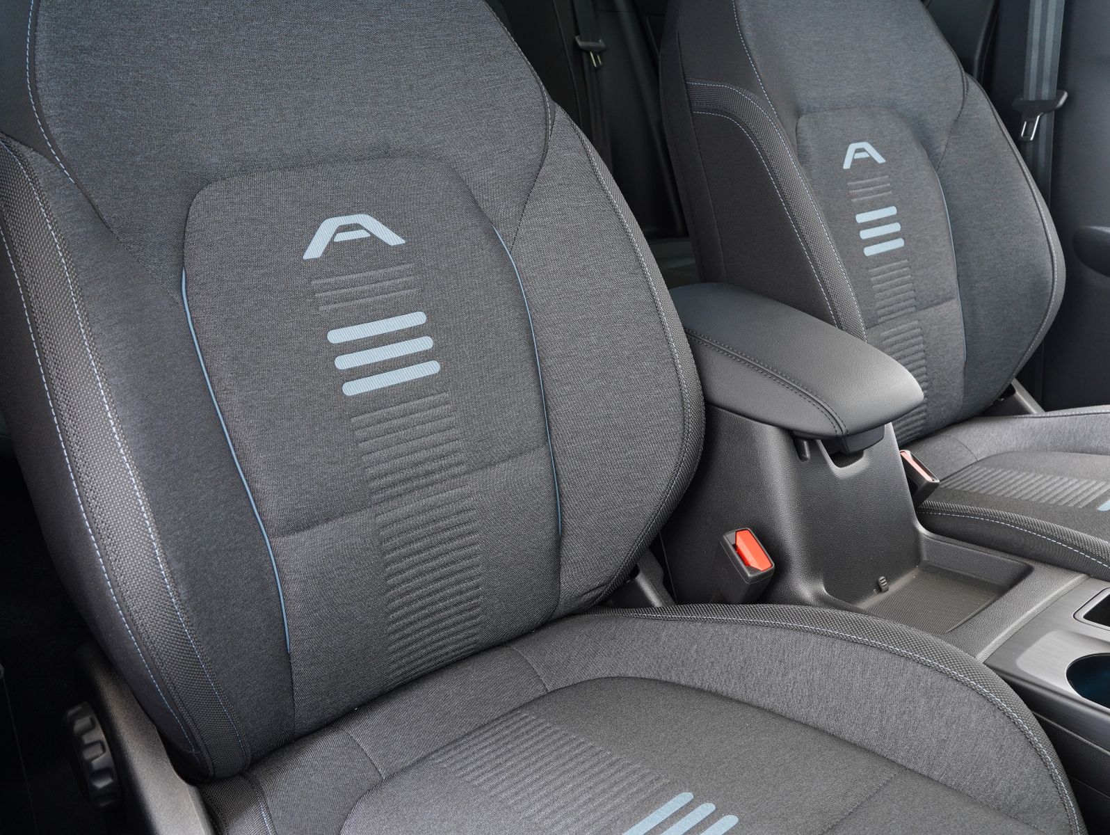 Fahrzeugabbildung Ford Focus Turnier 1.5 EcoBlue Active LED/ACC/AHK
