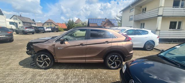 Fahrzeugabbildung Mitsubishi Eclipse Cross Plus Select Hybrid 4WD