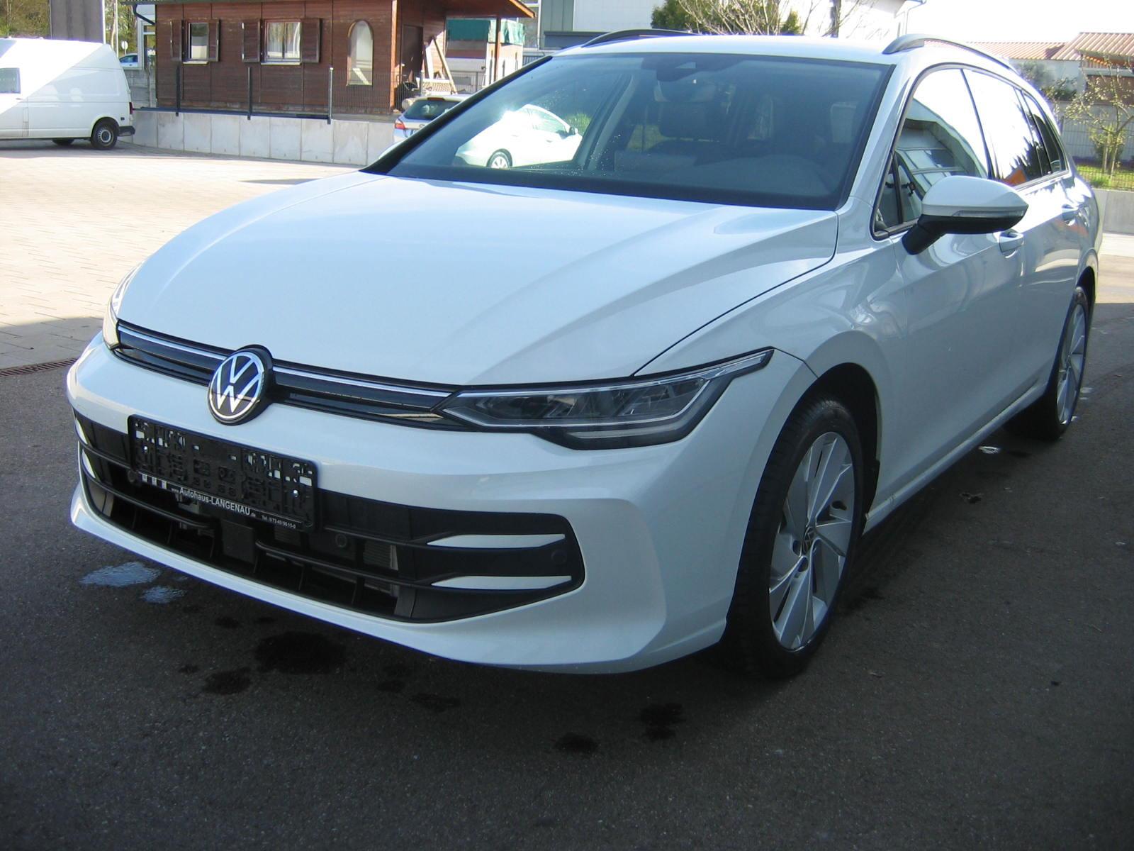 Volkswagen Golf VIII Variant 1.5 eTSI 85 kW Life, DSG, ACC