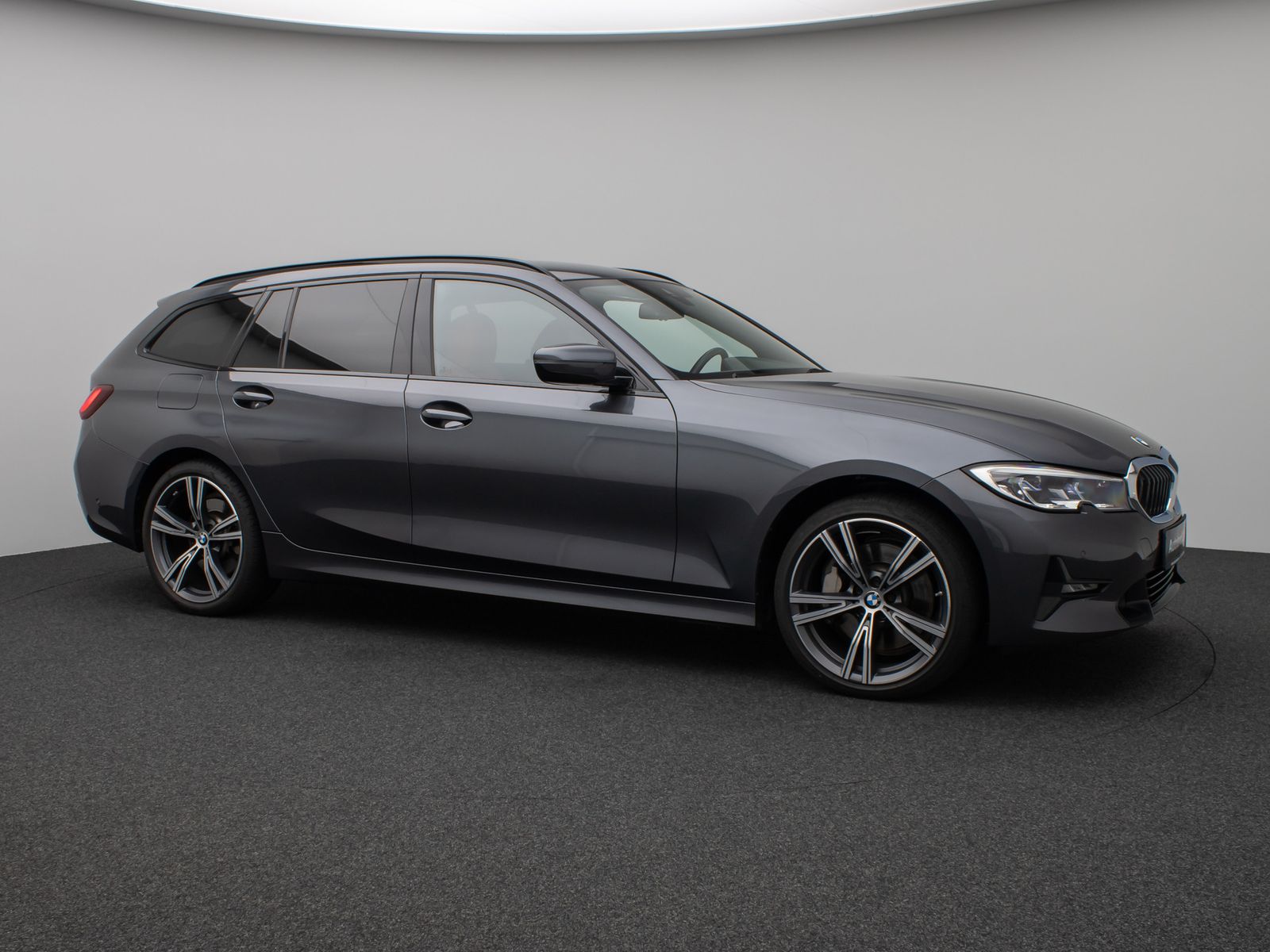 Fahrzeugabbildung BMW 330i xD SportLine Laser DAB HiFi PDC AHK Komfort