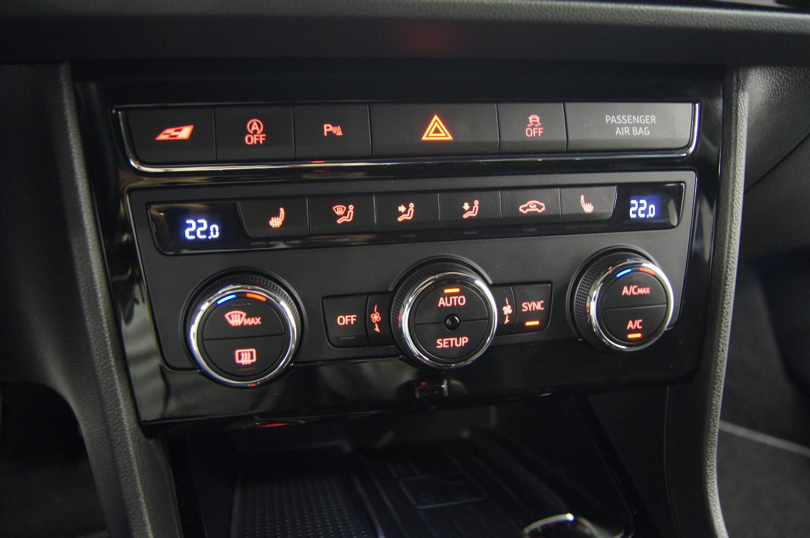Seat Leon ST Cupra 300 ch 4Drive • DSG • Cuir • Virtual Cockpit • Caméra - Apple CarPlay • DCC