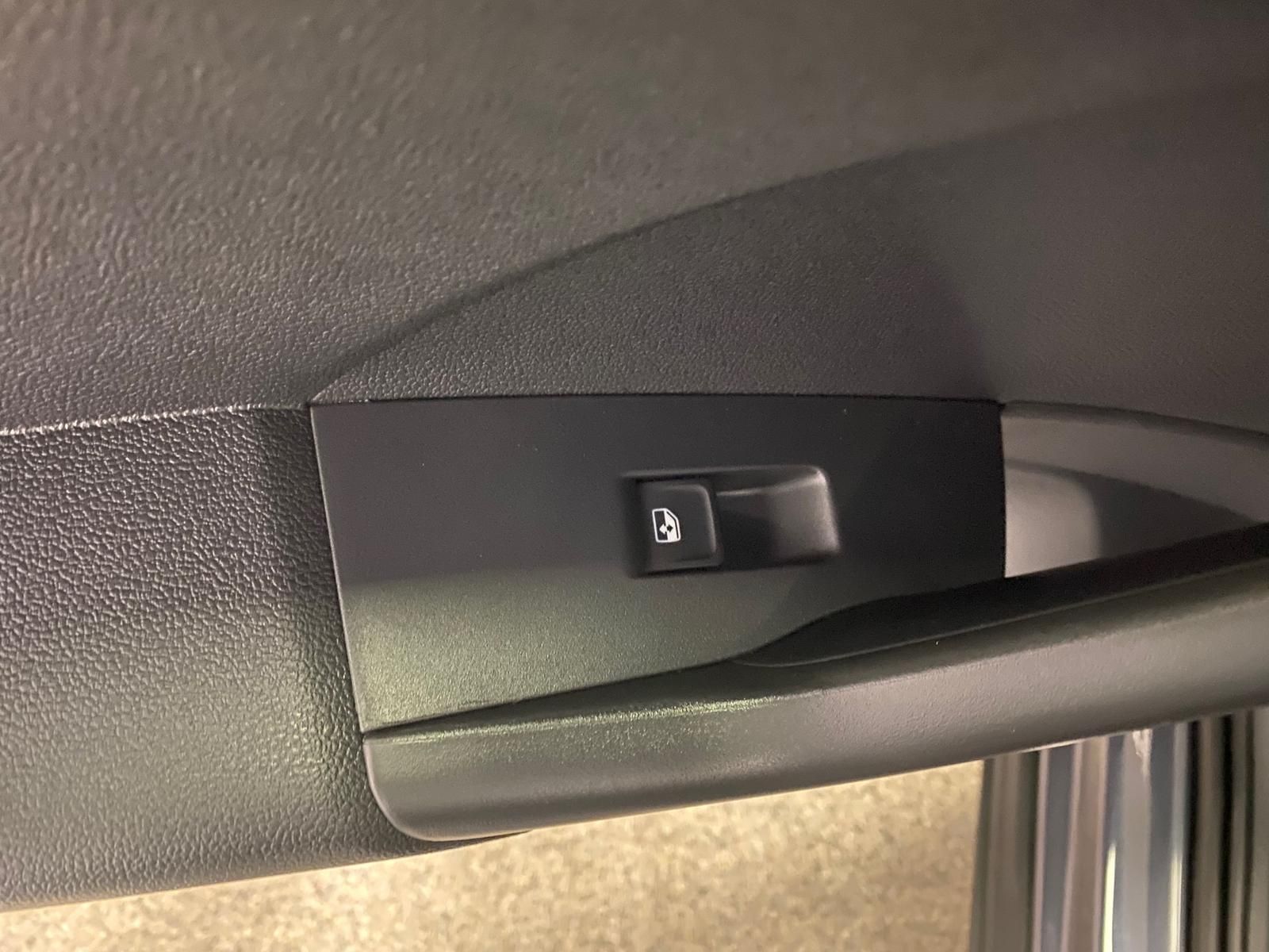 Fahrzeugabbildung Volkswagen T-Cross 1.0 TSI Life+APP+ACC+TOTWINKEL+KAMERA+++