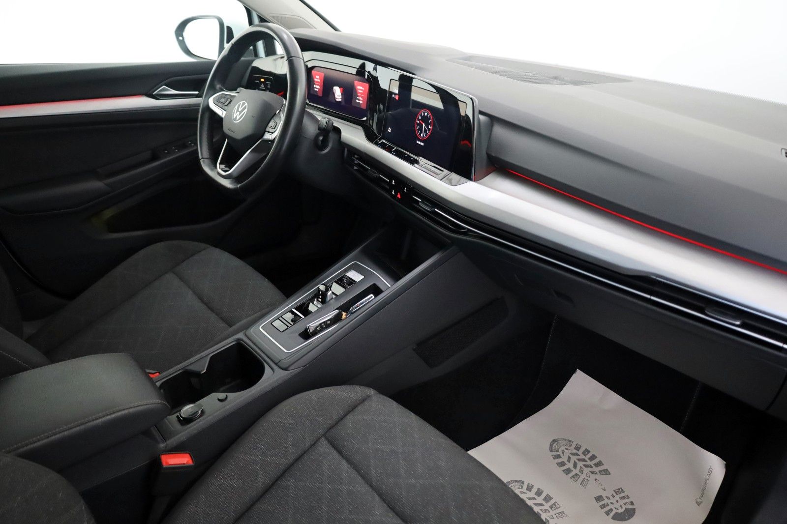 Fahrzeugabbildung Volkswagen Golf VIII Variant LIFE Navi,LED,Kamera,SH,PDC