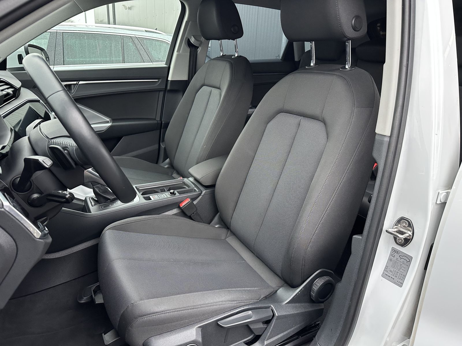Fahrzeugabbildung Audi Q3 35 TFSI Advanced NAV+LED+SHZ+APS+VCOCK+18ZOLL