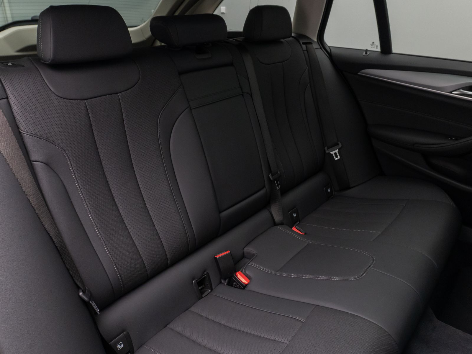 Fahrzeugabbildung BMW 530e Panorama DAB HiFi CockPitPro Alarm PDC LED
