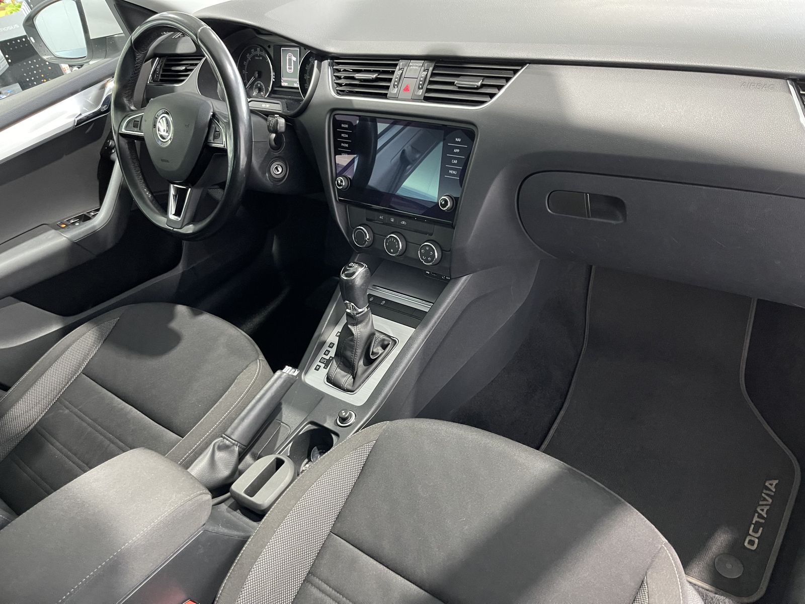 Fahrzeugabbildung SKODA Octavia Ambition 2.0 TDI*ACC*Navi*Klima*PDC*